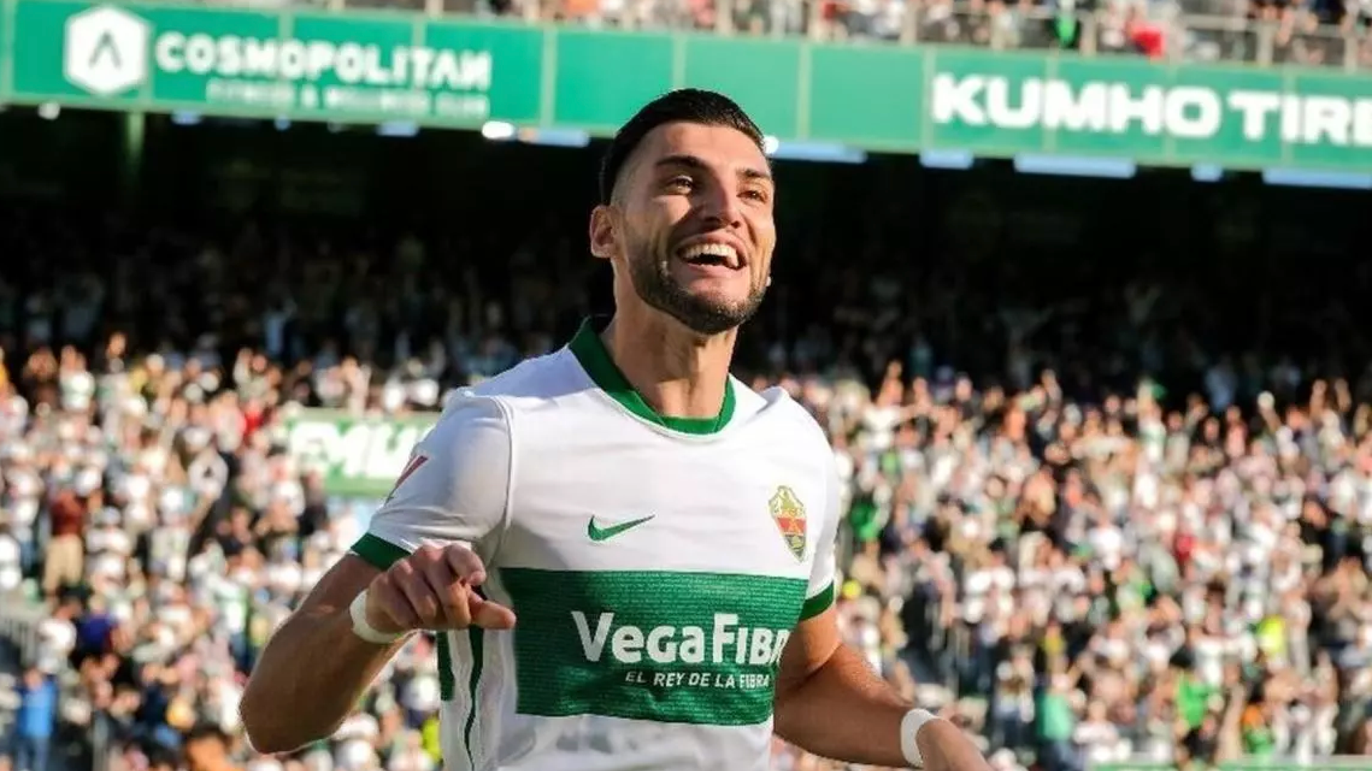 Rafa Mir celebra un gol