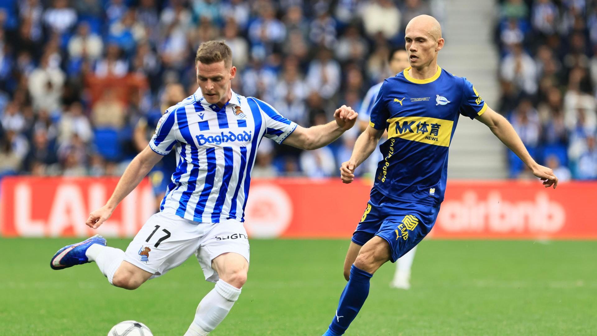 Sergio Gómez durante el partido contra el Alavés