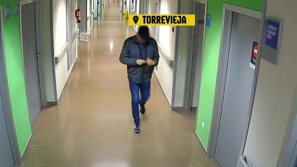Un hombre, pillado robando a los pacientes de un hospital en Torrevieja: así era su modus operandi