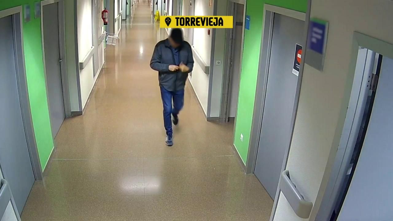 Un hombre, pillado robando a los pacientes de un hospital en Torrevieja: así era su modus operandi