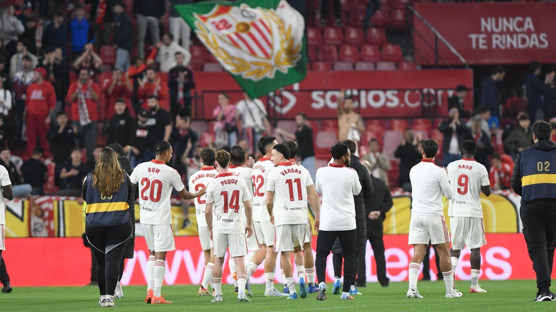 El Sevilla celebra su victoria ante el Atlético de Madrid