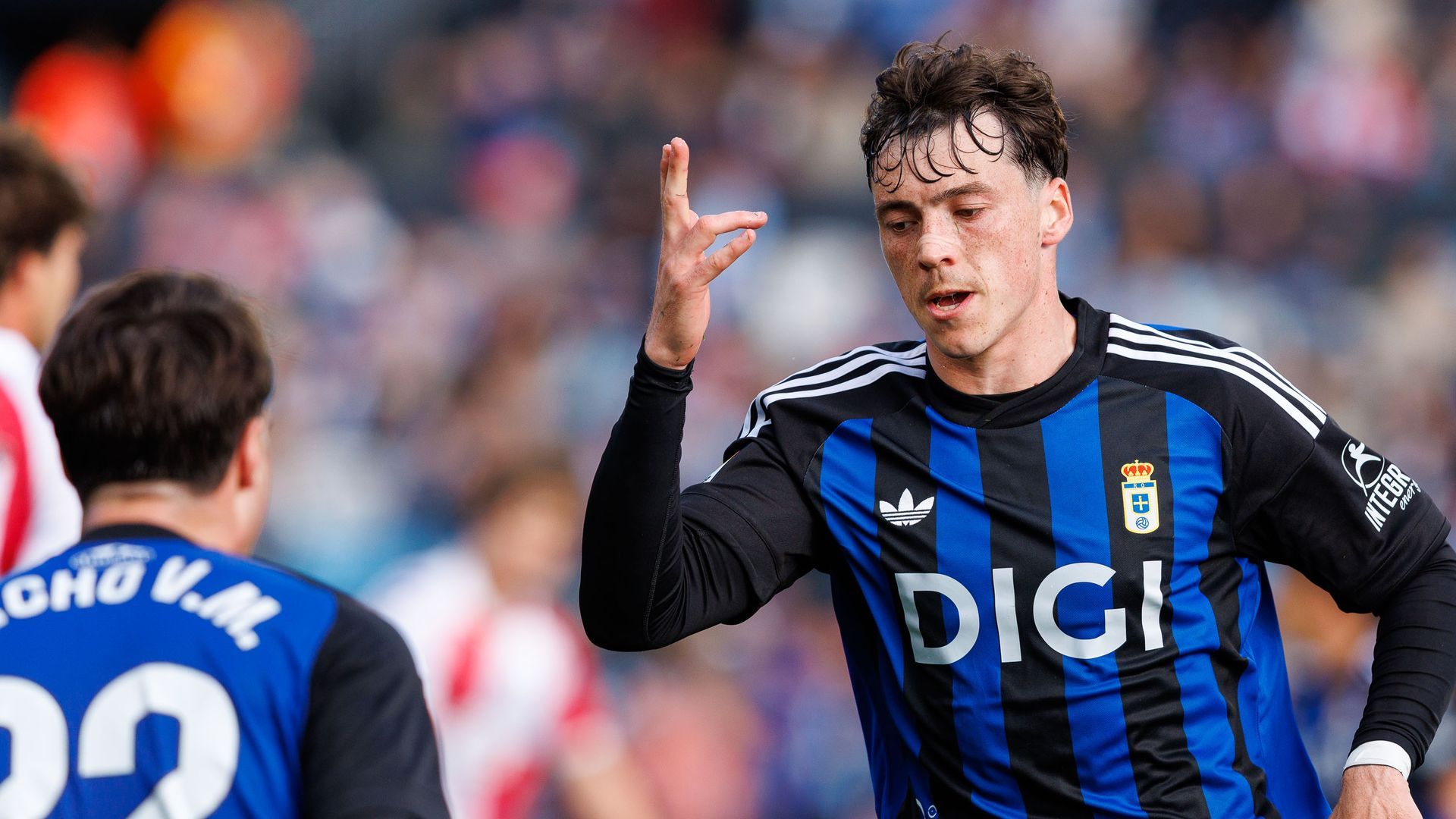 Fede Viñas celebra uno de sus goles en el Celta-Real Oviedo
