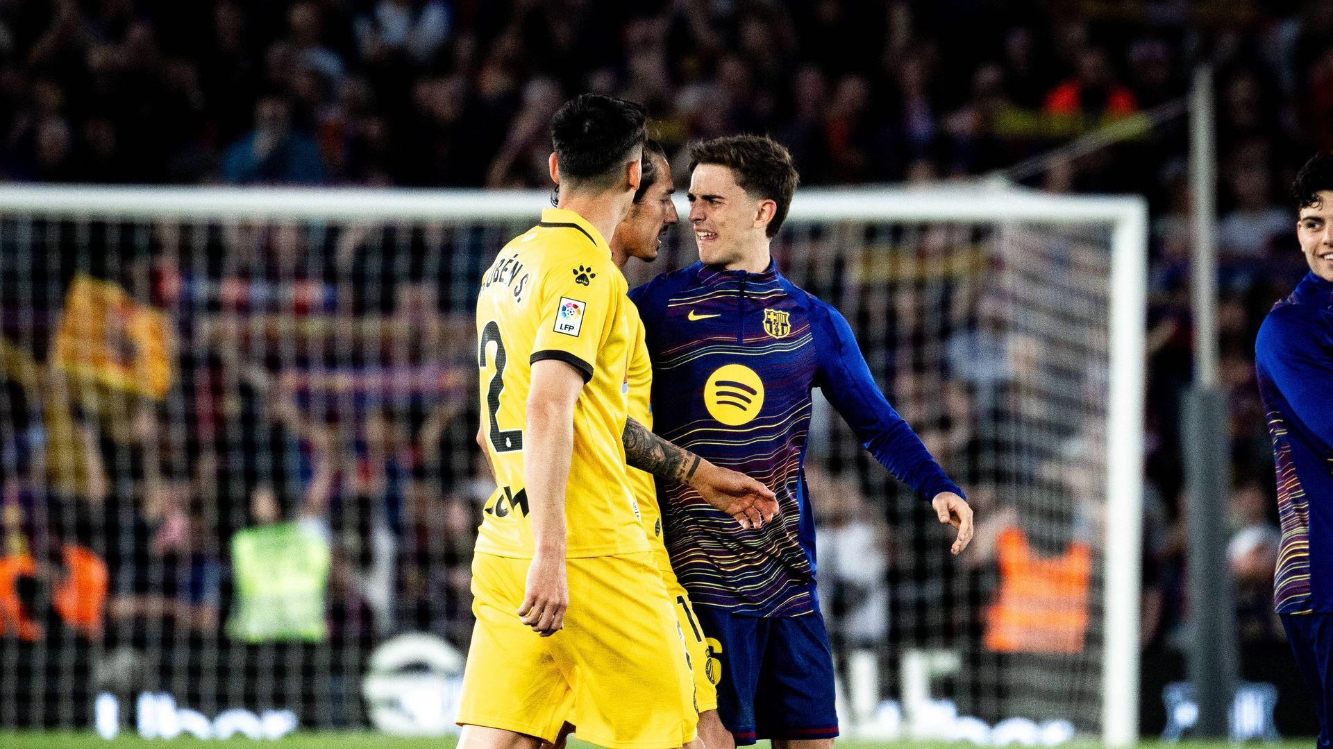 Gavi se encara con Pere Milla tras el Barça-Espanyol