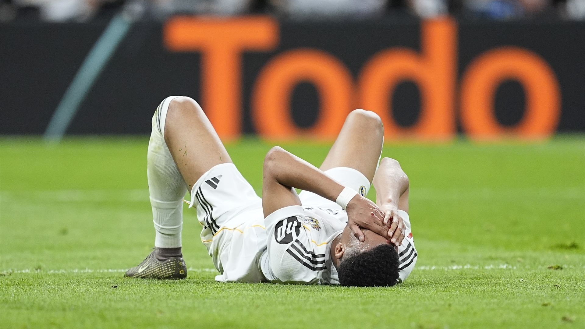 Kylian Mbappé se duele durante el Real Madrid-Girona Kylian Mbappé se duele durante el Real Madrid-Girona