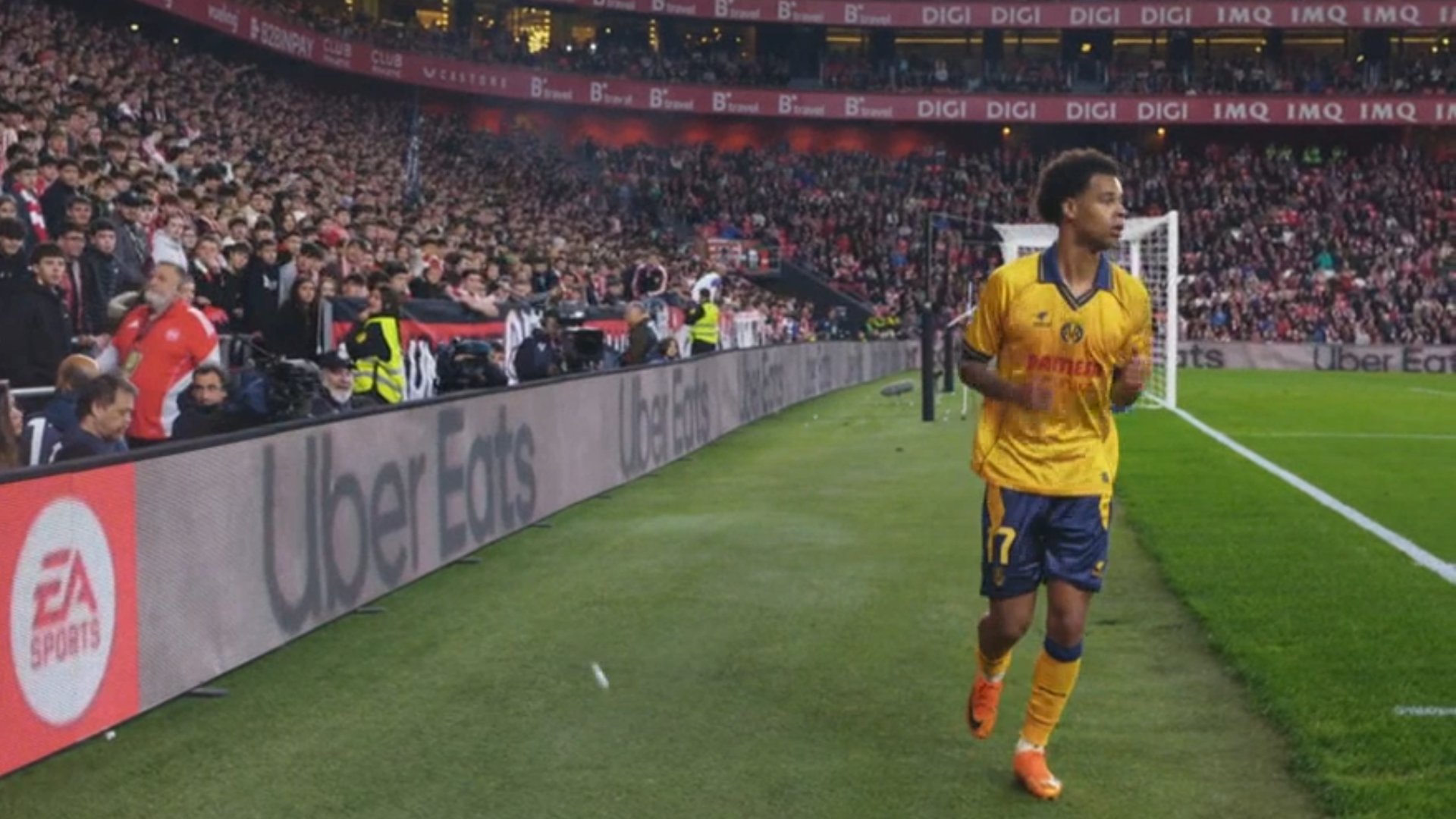 La bola de papel de aluminio que le tiraron a Buchachan