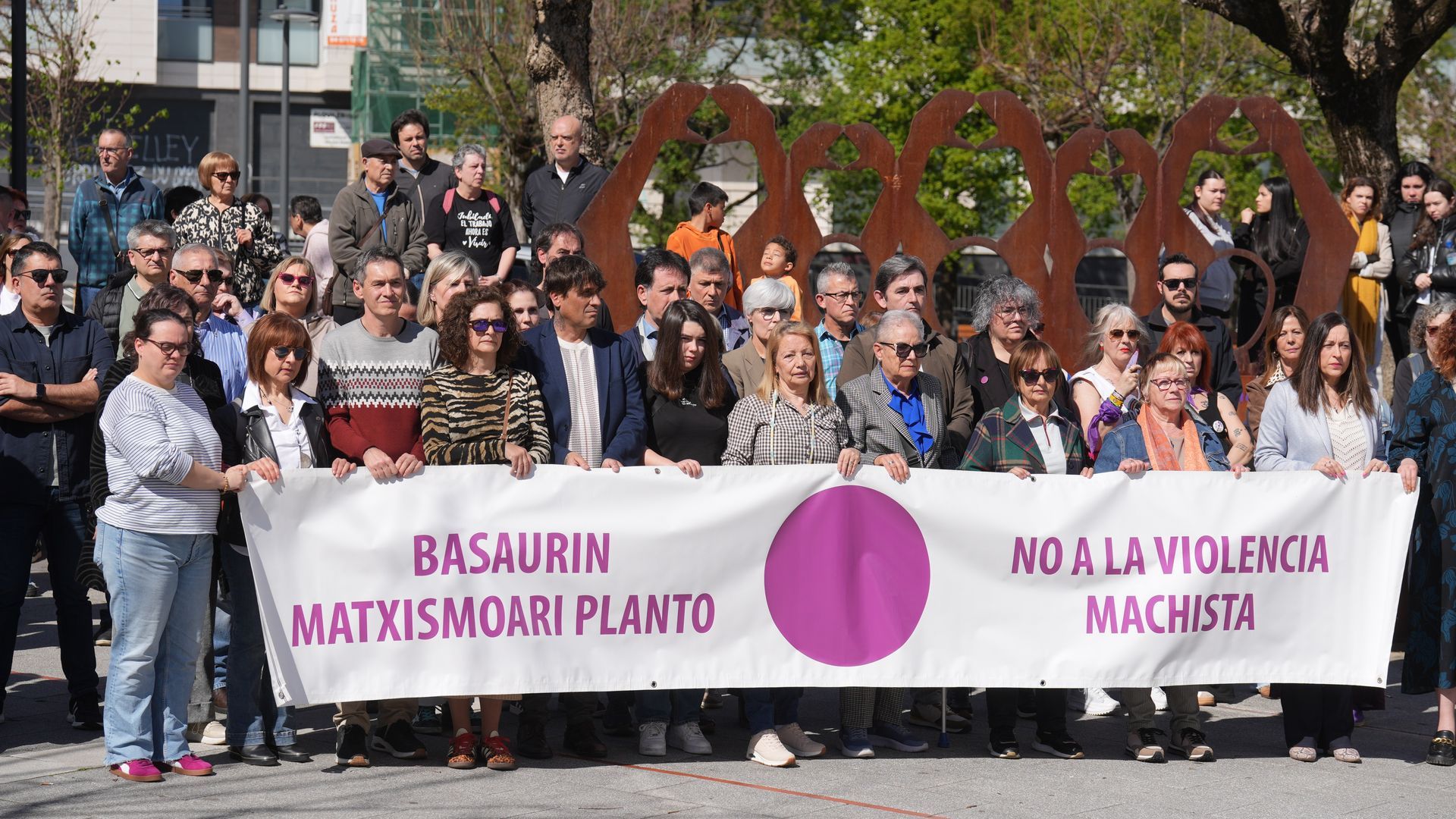 Manifestación contra la violencia machista tras el suceso en Basauri