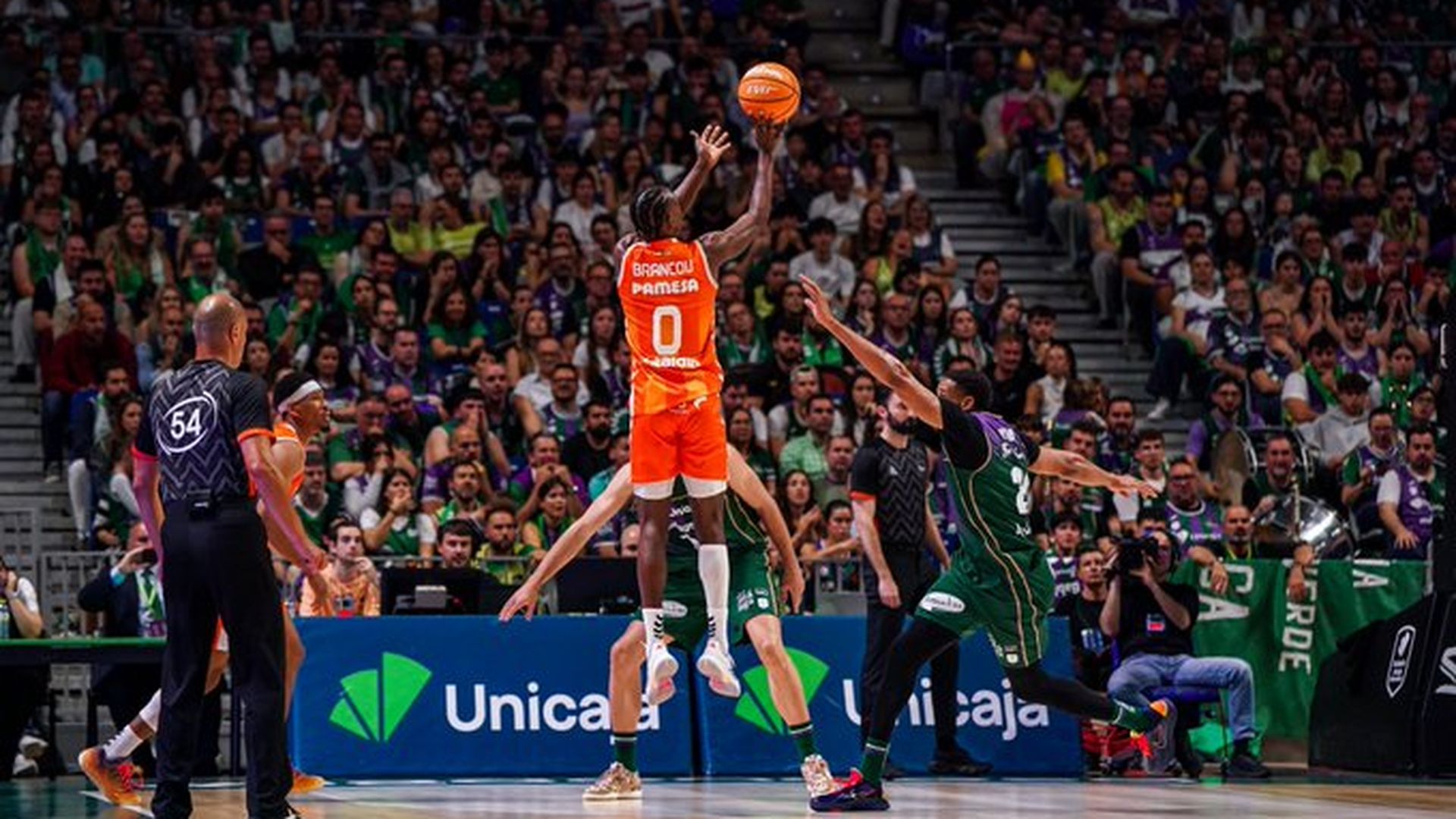 Un Valencia Basket sólido tumba a Unicaja