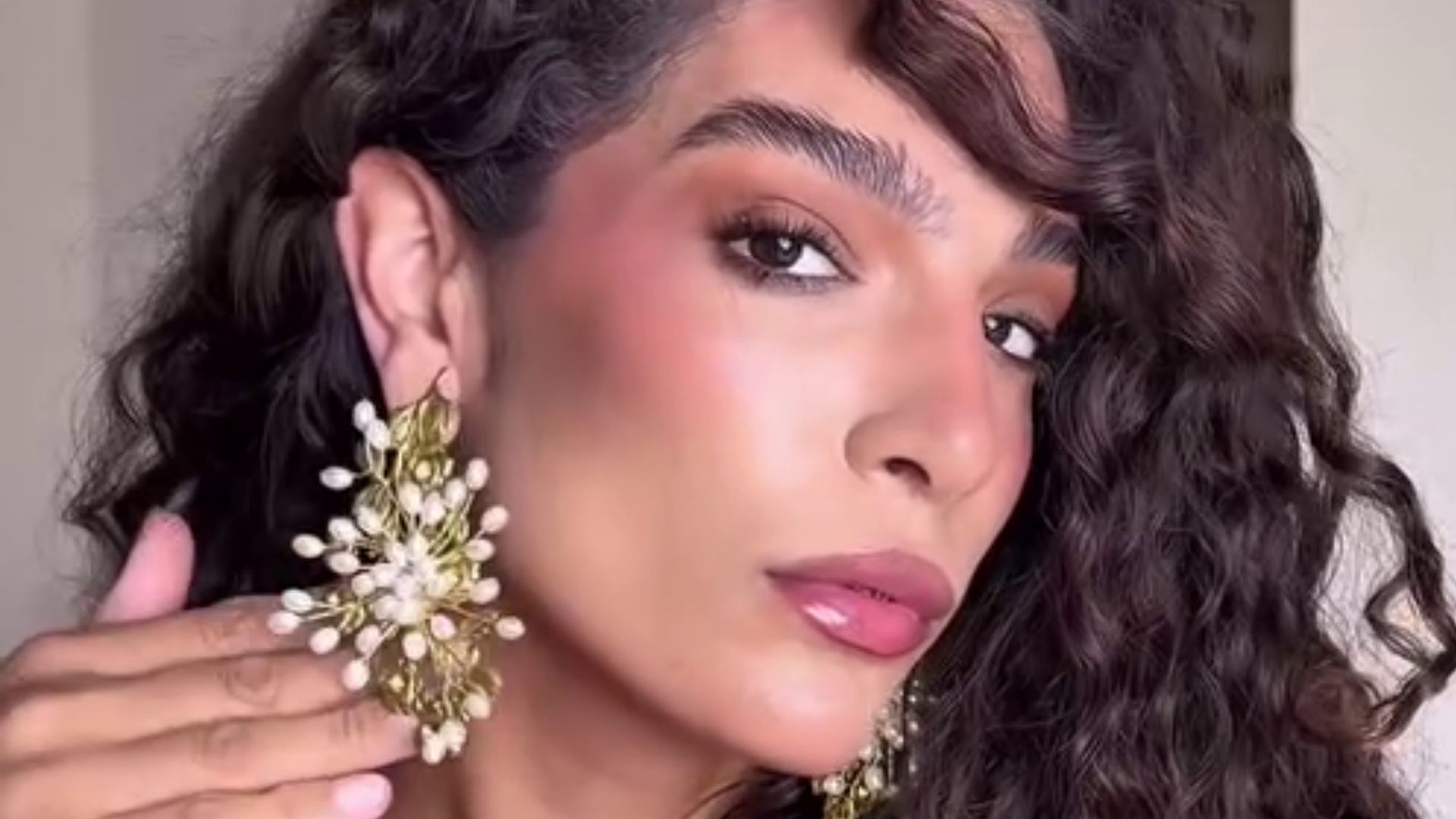 Alma Bollo enseña sus opciones de looks para la noche del Pescaíto Alma Bollo enseña sus opciones de looks para la noche del Pescaíto