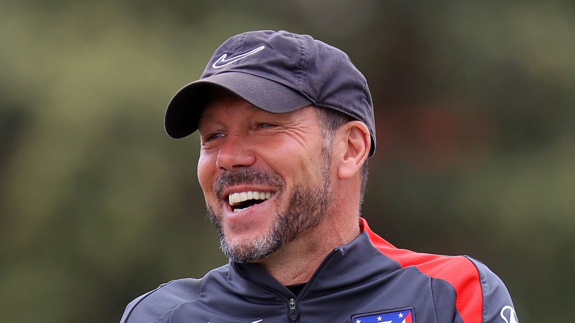 Diego Pablo Simeone dirige una sesión de entrenamiento Diego Pablo Simeone dirige una sesión de entrenamiento