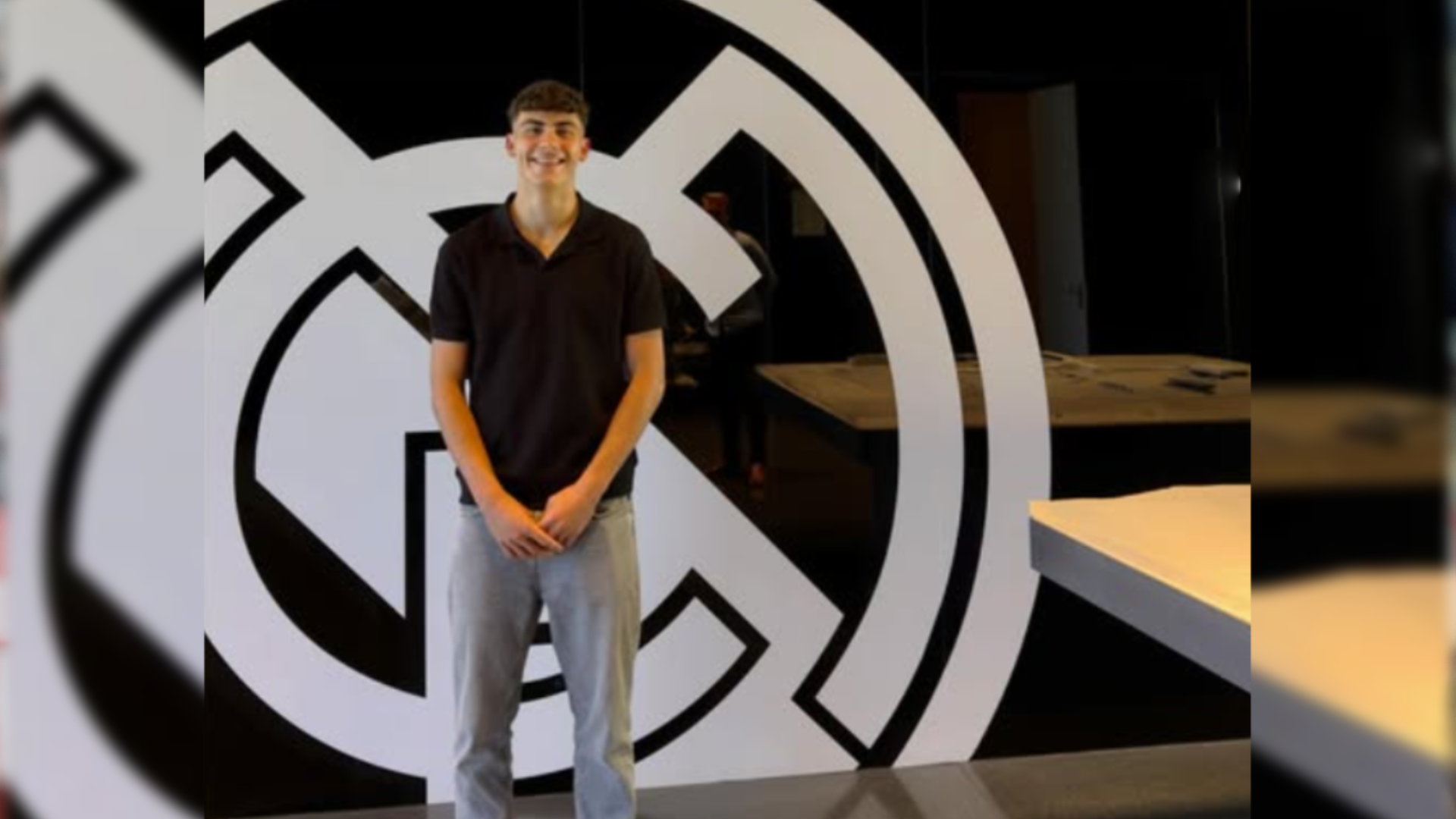 Fran Santamaría posa como nuevo jugador del Real Madrid