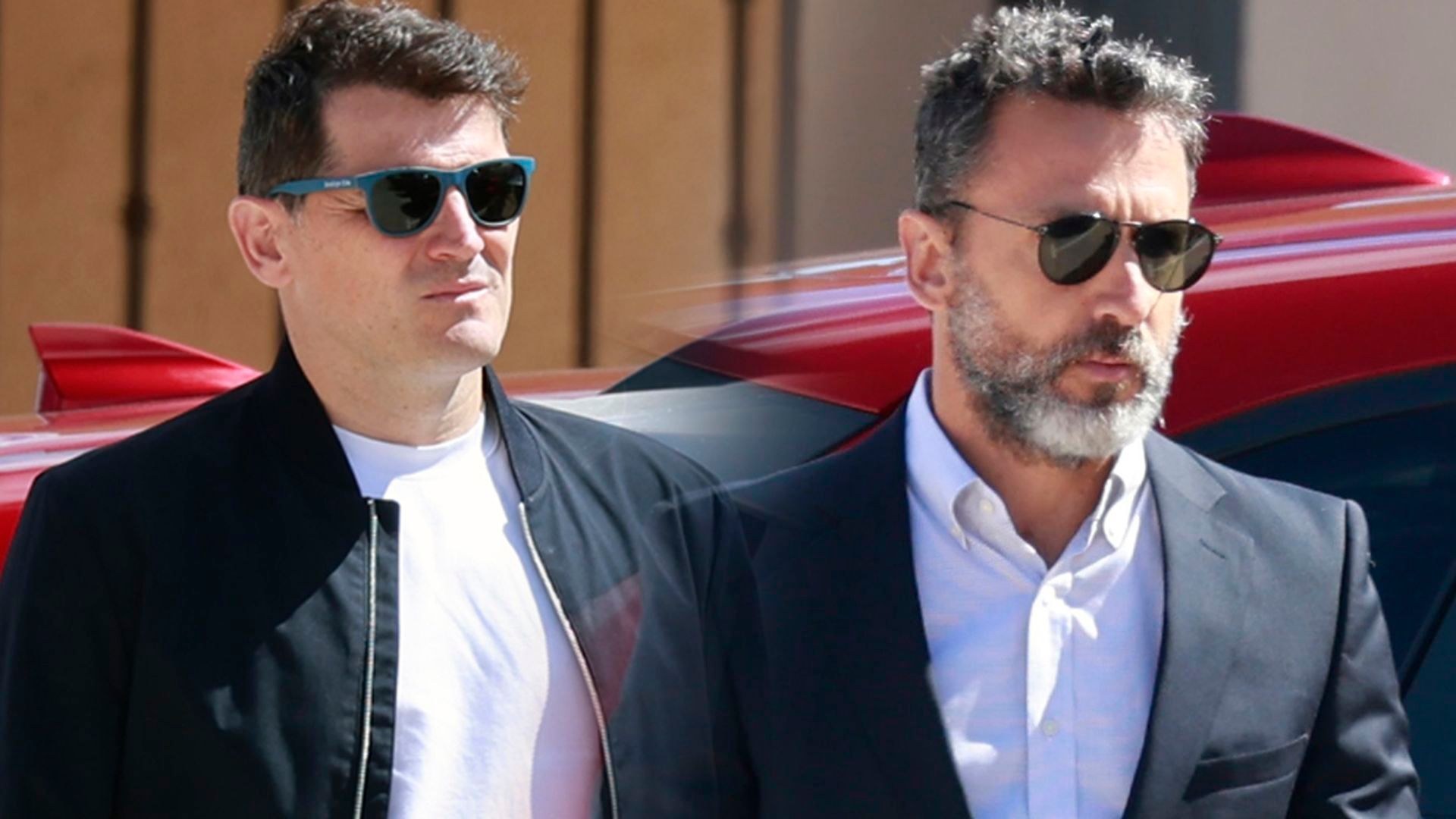 Iker Casillas y José Luis Cabrera, en el tanatorio de Goyi Arévalo