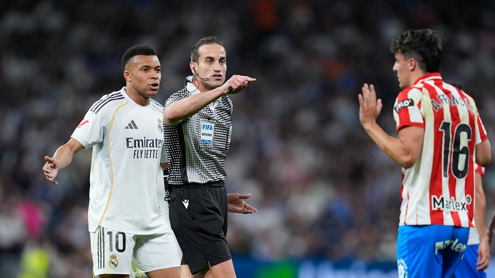 Javier Alberola Rojas, en el Real Madrid - Girona Javier Alberola Rojas, en el Real Madrid - Girona