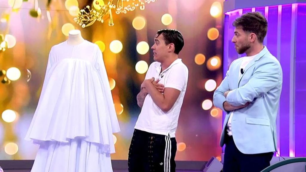 José Perea desvela para qué quería realmente Bigote Arrocet el vestido que María Teresa Campos luce en su libro