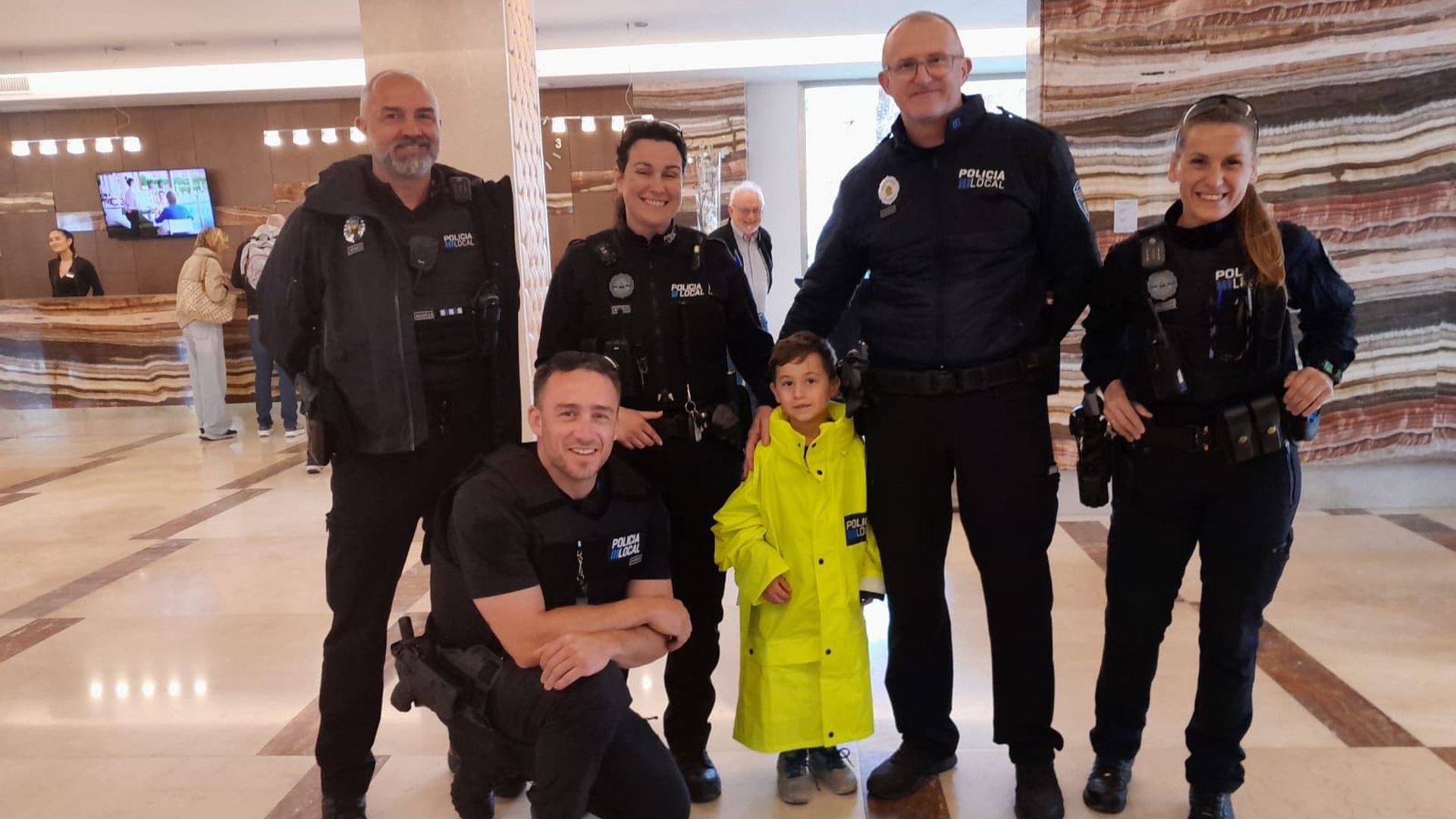 Los agentes han localizado a un niño suizo perdido en Alcúdia Los agentes han localizado a un niño suizo perdido en Alcúdia