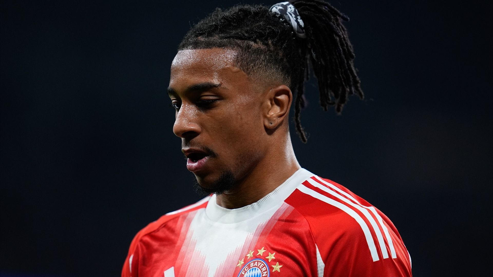 Michael Olise durante un partido del Bayern de Munich en la Champions League esta temporada