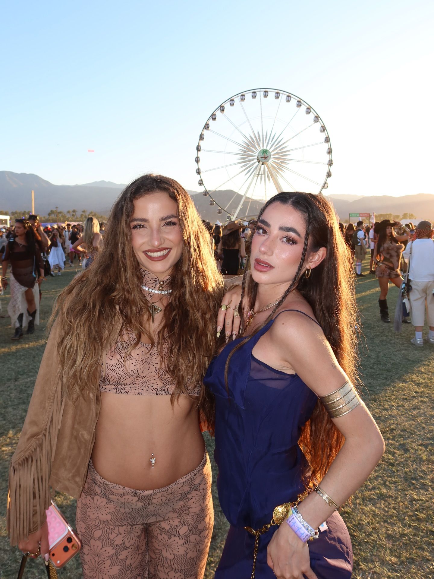 Sofía Surfers y su hermana, Lola Lolita