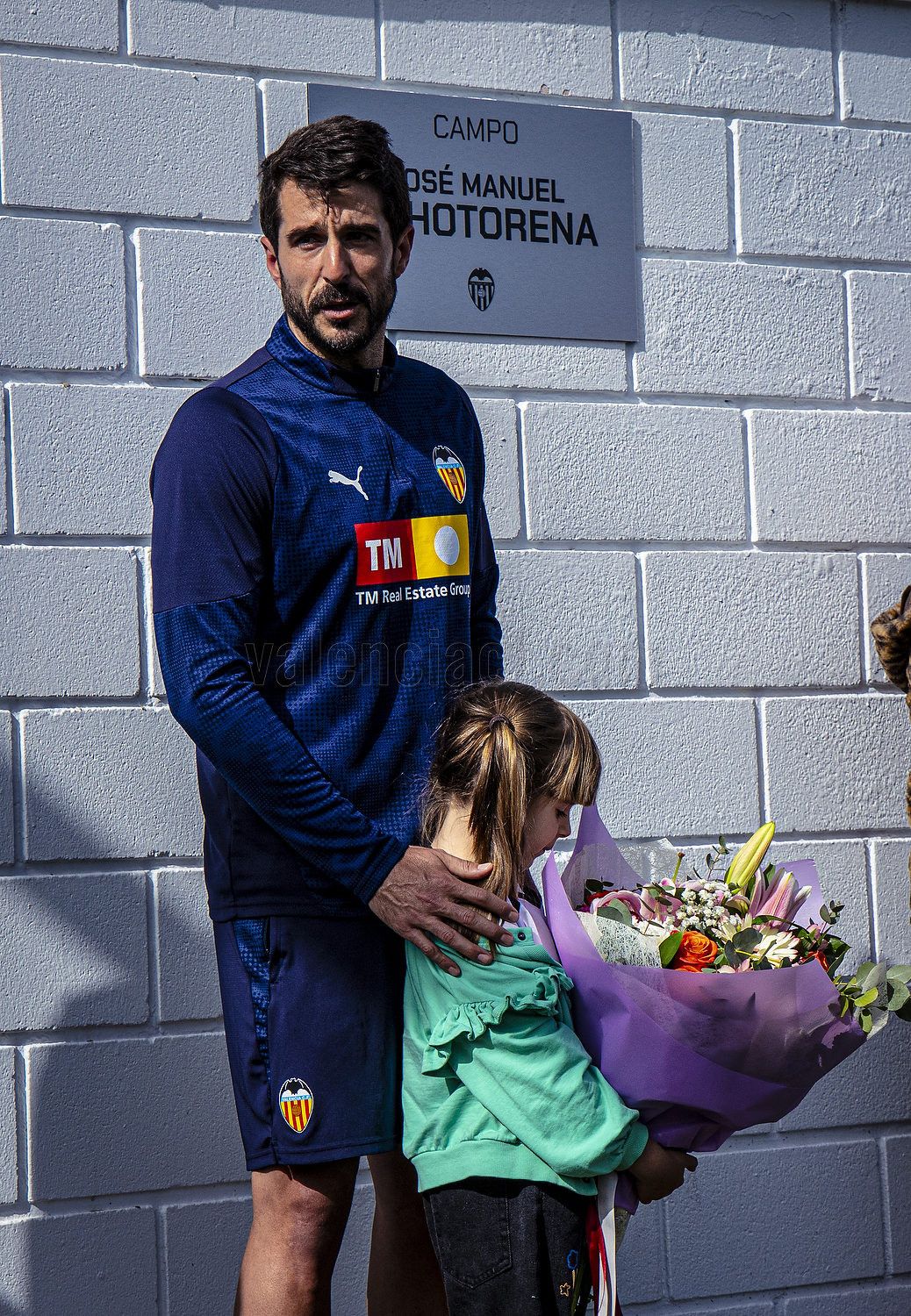 Andoni Ochotorena, hijo del meta, y su nieta