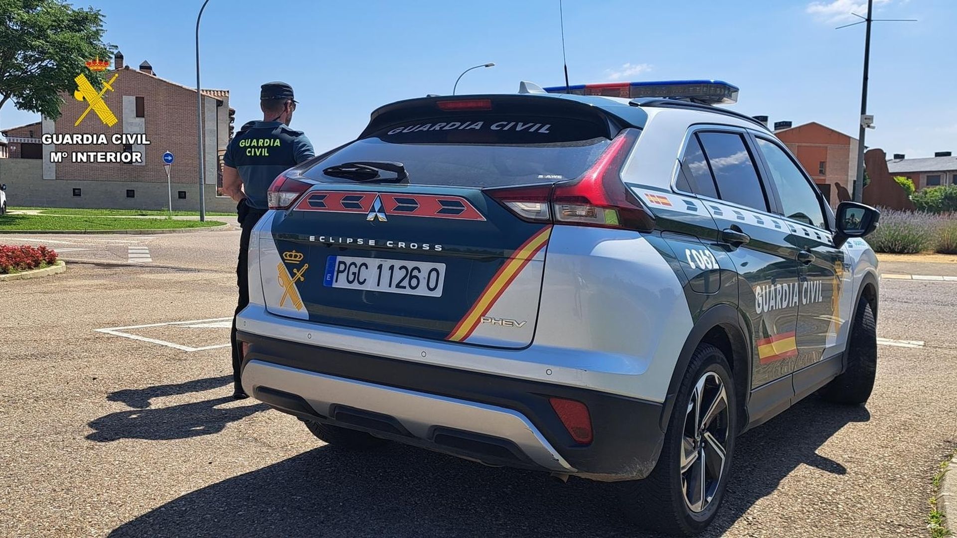 Buscan a tres hombres tras atracar un banco a través de un butrón y maniatar a las empleadas de la limpieza en Benetússer, Valencia Buscan a tres hombres tras atracar un banco a través de un butrón y maniatar a las empleadas de la limpieza en Benetússer, Valencia