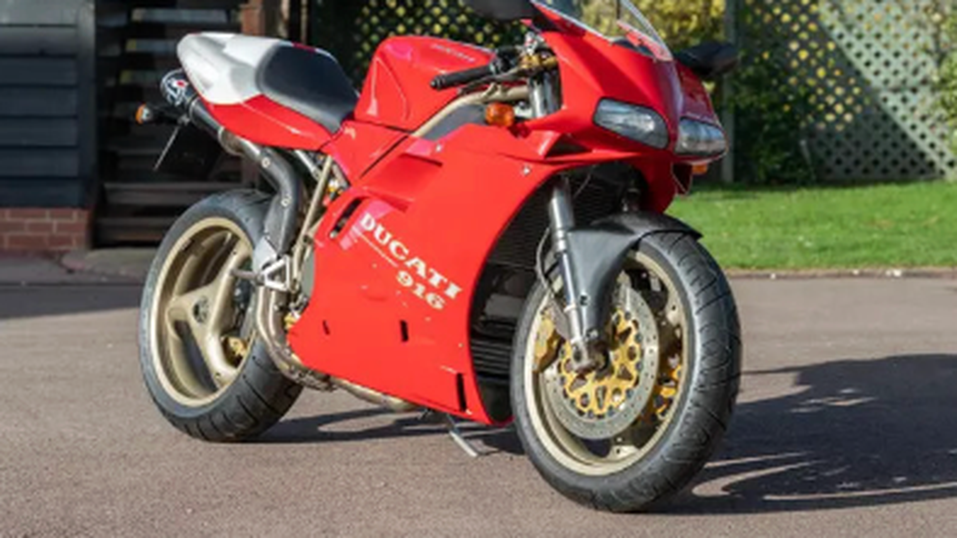 Ducati 916