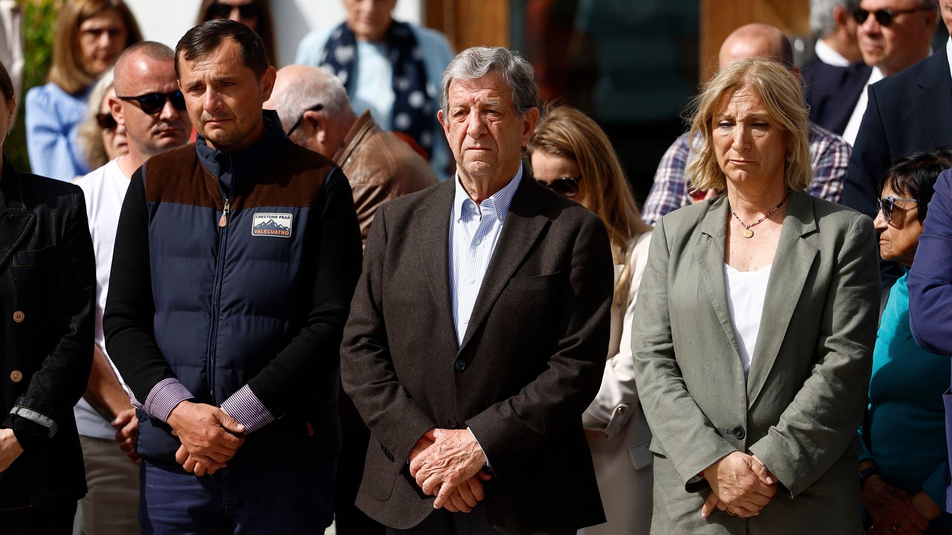 El padre del menor asesinado en Villanueva cree que Julio "tenía todo planeado": "Ha matado a mi hijo porque no quería seguir siendo su amigo" El padre del menor asesinado en Villanueva cree que Julio "tenía todo planeado": "Ha matado a mi hijo porque no quería seguir siendo su amigo"