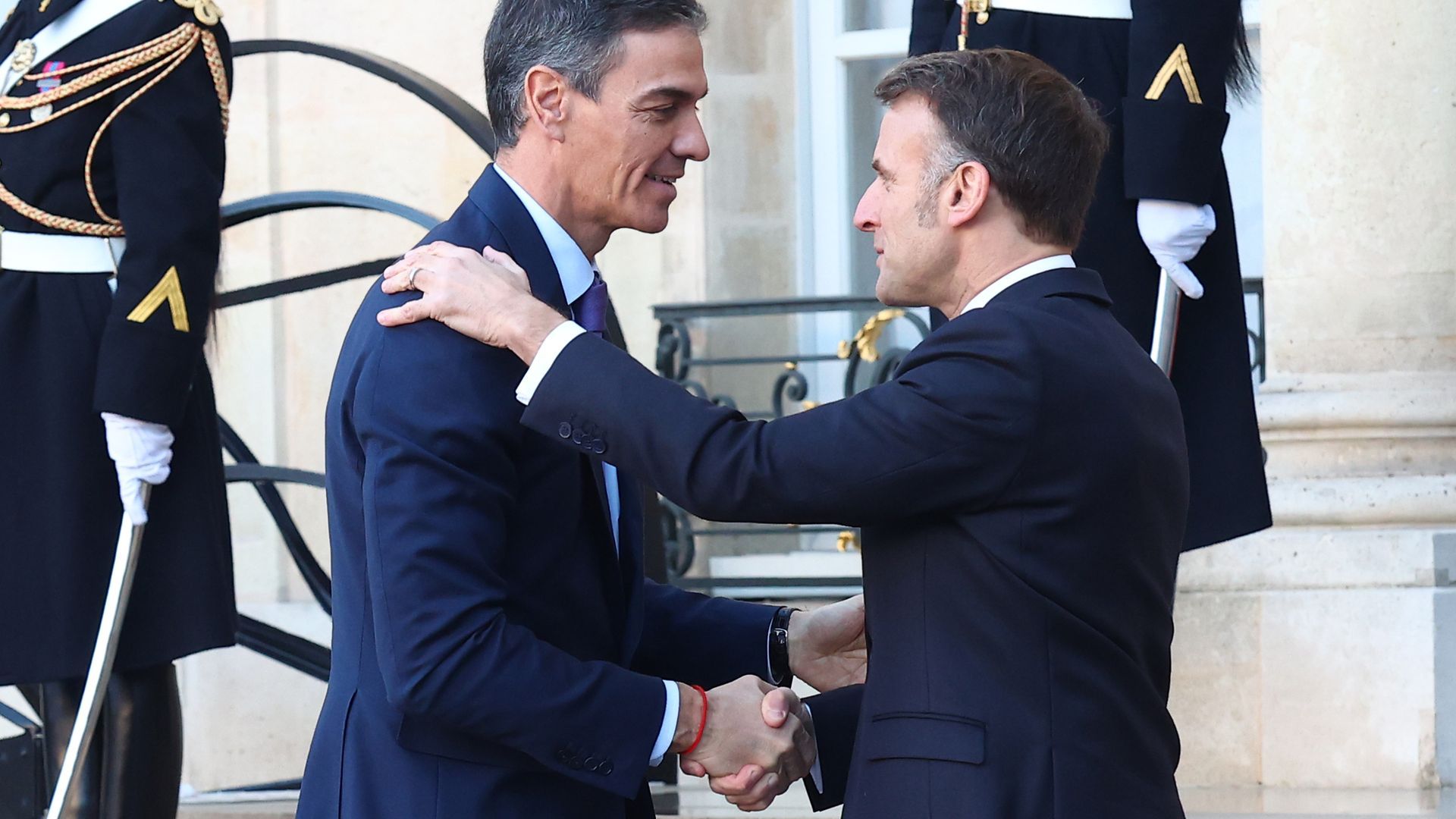 EuropaPress_7200224_pedro_sanchez_junto_emmanuel_macron_llegada_reunion_coalicion_voluntarios EuropaPress_7200224_pedro_sanchez_junto_emmanuel_macron_llegada_reunion_coalicion_voluntarios