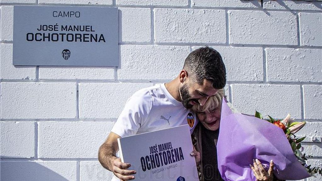 Homenaje a Ochotorena en Valencia si me lo subís se lo añado al tema