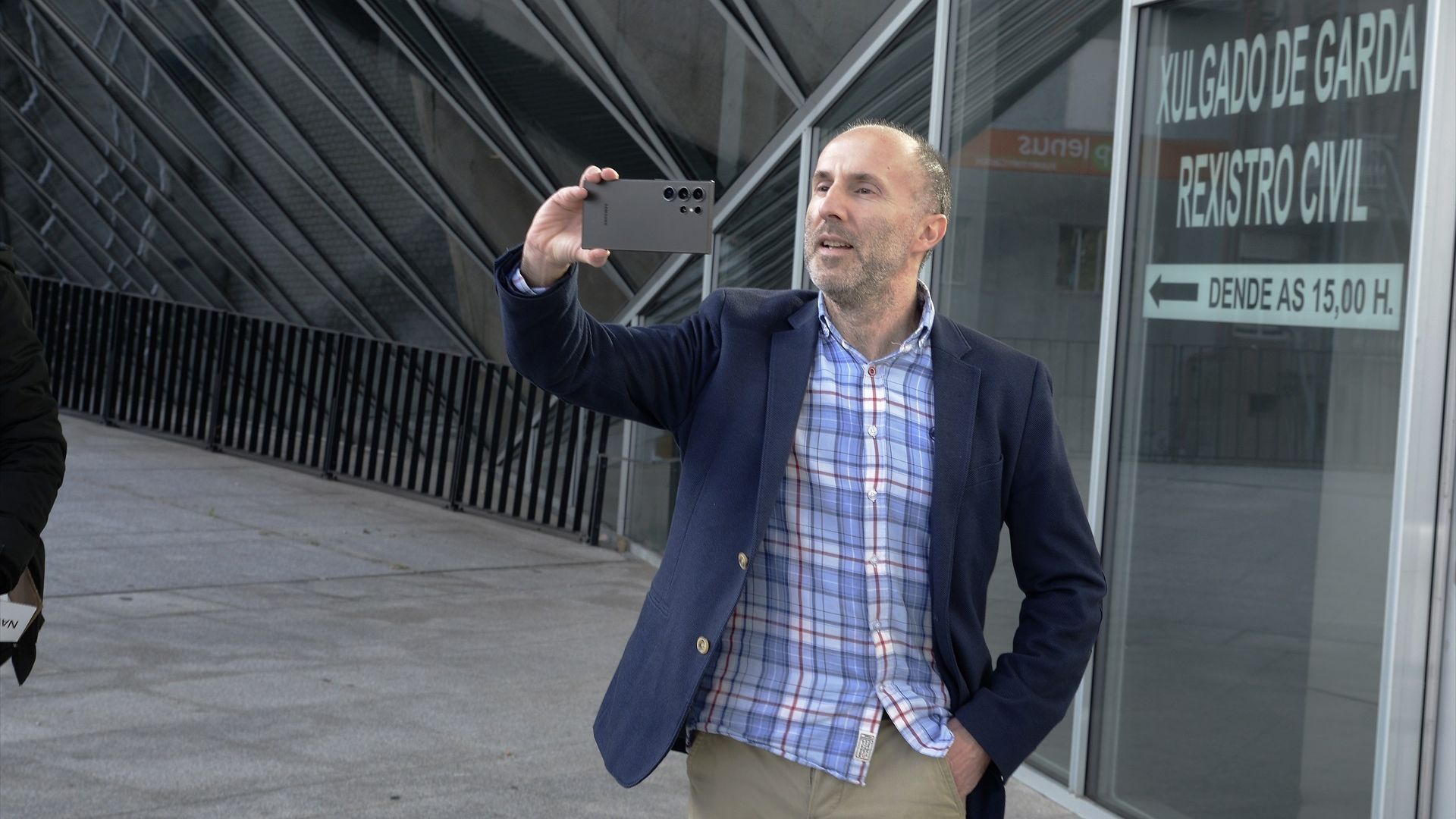 Imputan al alcalde de Ourense por prevaricación al no pedir la compatibilidad de sus funciones con las de su televisión Imputan al alcalde de Ourense por prevaricación al no pedir la compatibilidad de sus funciones con las de su televisión