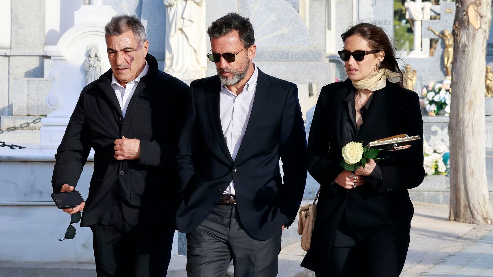 Jota Cabrera también acompañó a Sara durante el funeral