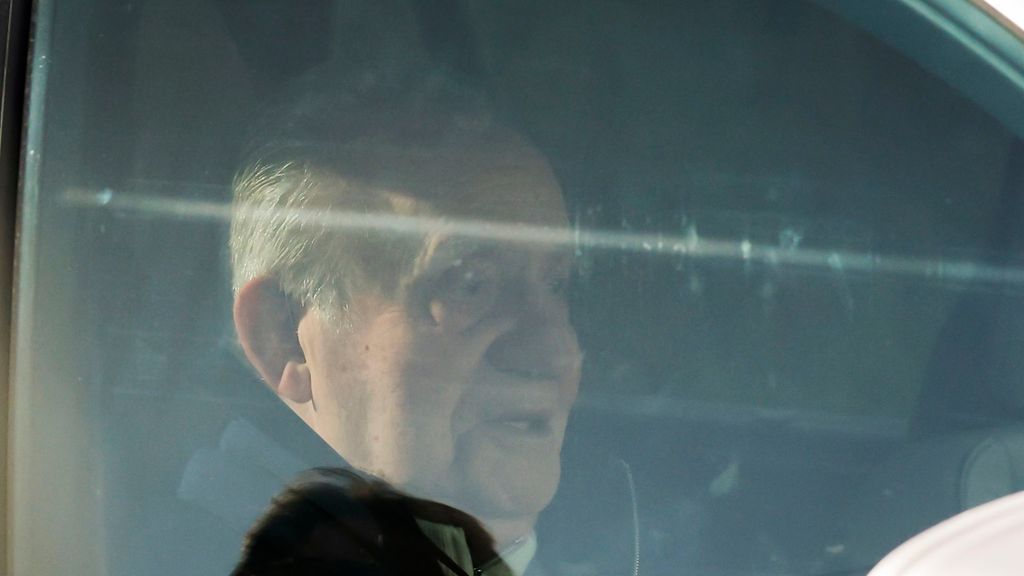 Don Juan Carlos llega a Sanxenxo para disfrutar de nuevo de las regatas