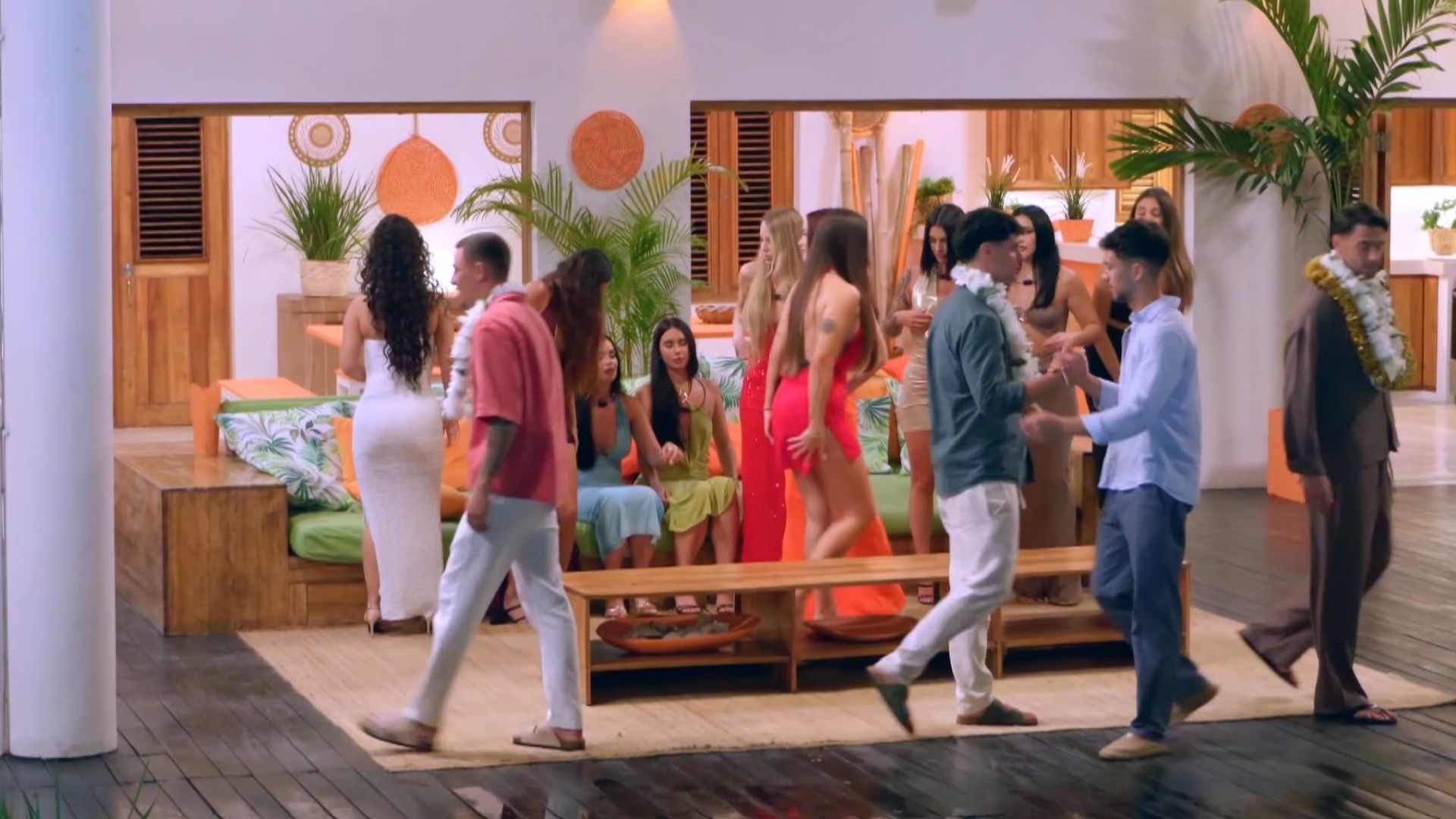 La primera noche de las parejas en las villas se convierte en una montaña rusa de emociones