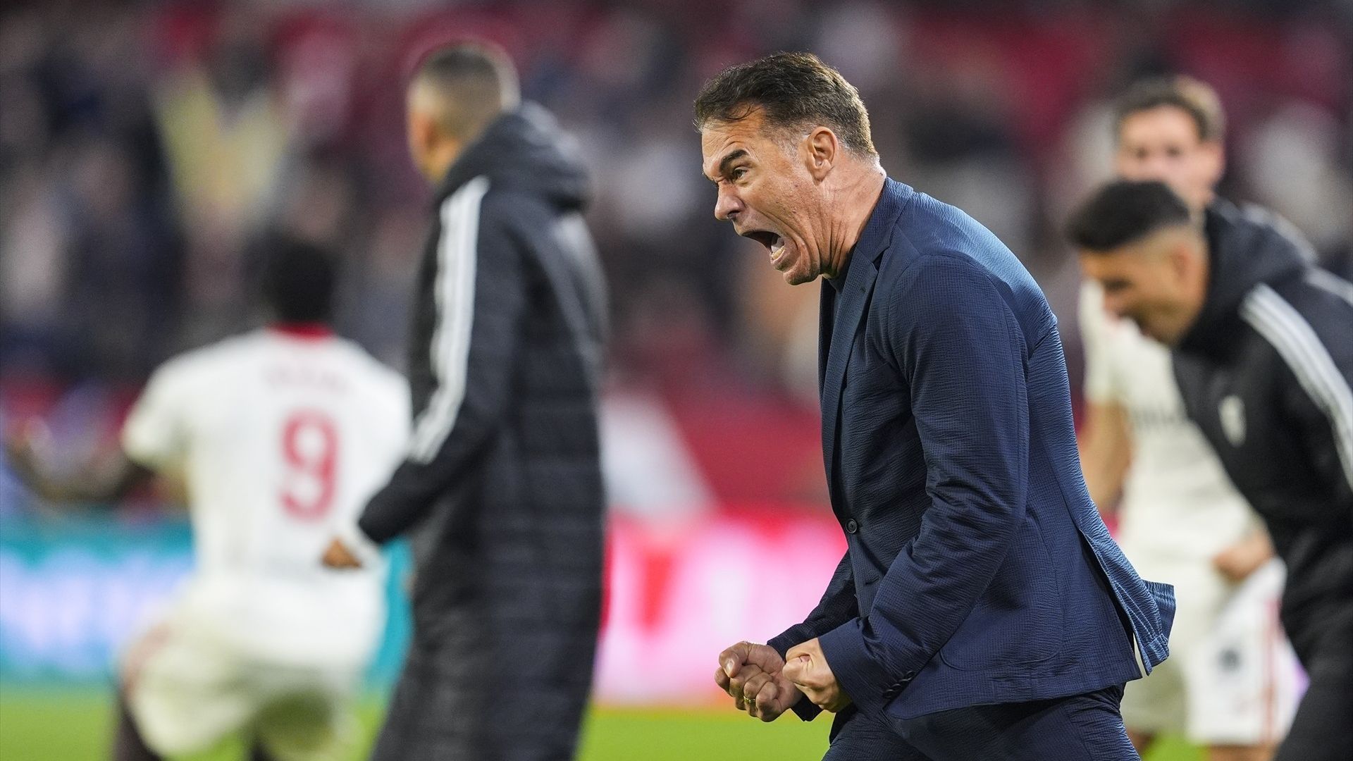 Luis García Plaza celebra la victoria del Sevilla ante el Atlético de Madrid
