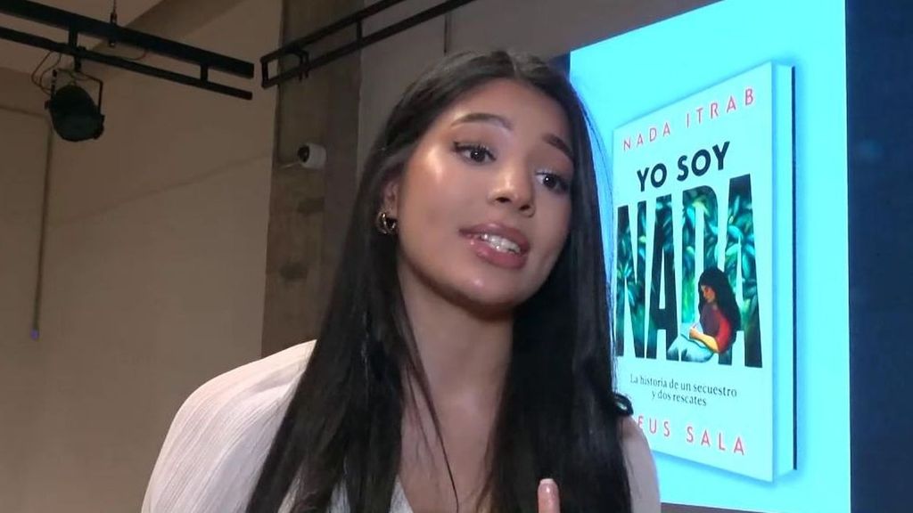 Nada Itrab, la niña secuestrada con 9 años en una selva que deambuló tras ser rescatada en centros de acogida, publica su historia