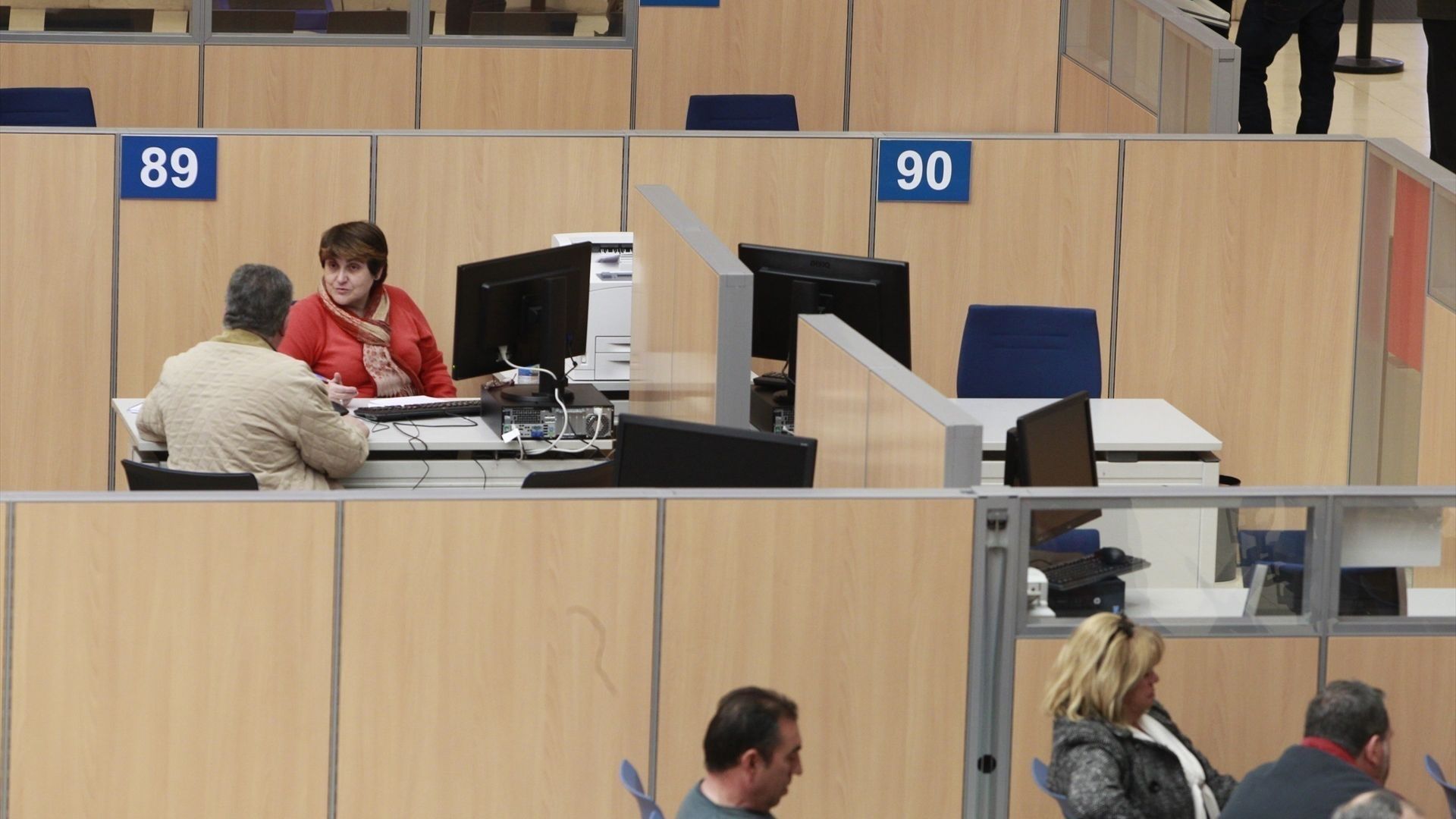 Usuarios en dependencias de la Agencia Estatal Tributaria de Madrid Usuarios en dependencias de la Agencia Estatal Tributaria de Madrid