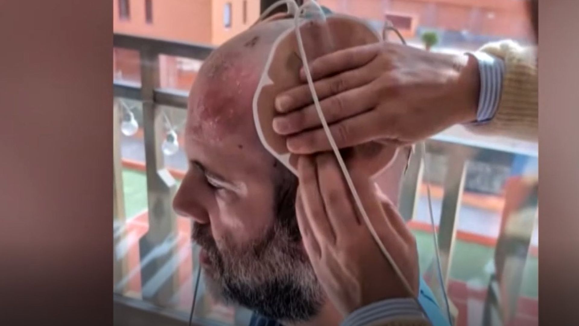 A Alejandro le colocan un caso especial para obstacular su cáncer