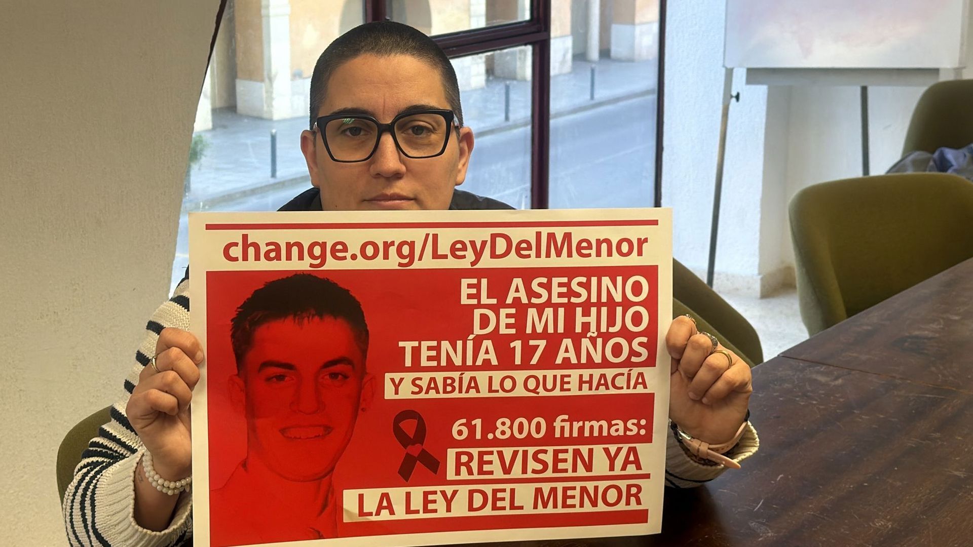 Cinco familias de jóvenes asesinados presentarán mañana al Congreso 100.000 firmas para endurecer la Ley del Menor