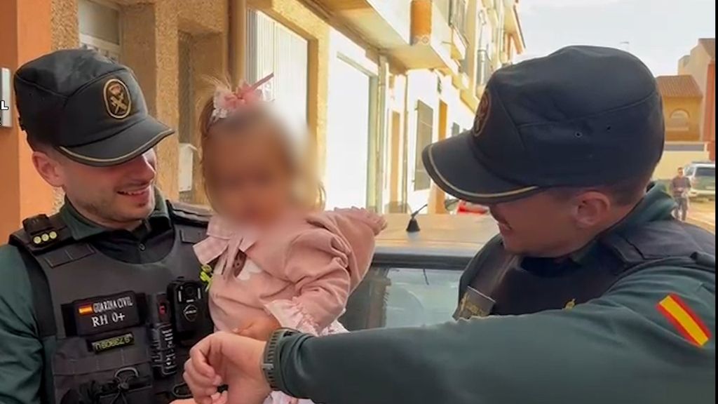 Dos guardias civiles fuera de servicio salvan la vida a una niña en parada cardiorrespiratoria en Alhama