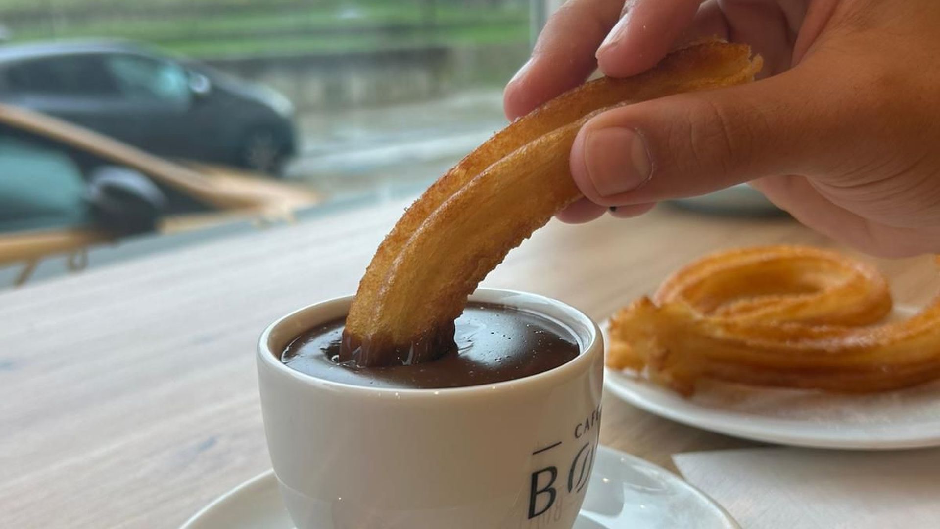 El churro clásico con chocolate a la taza
