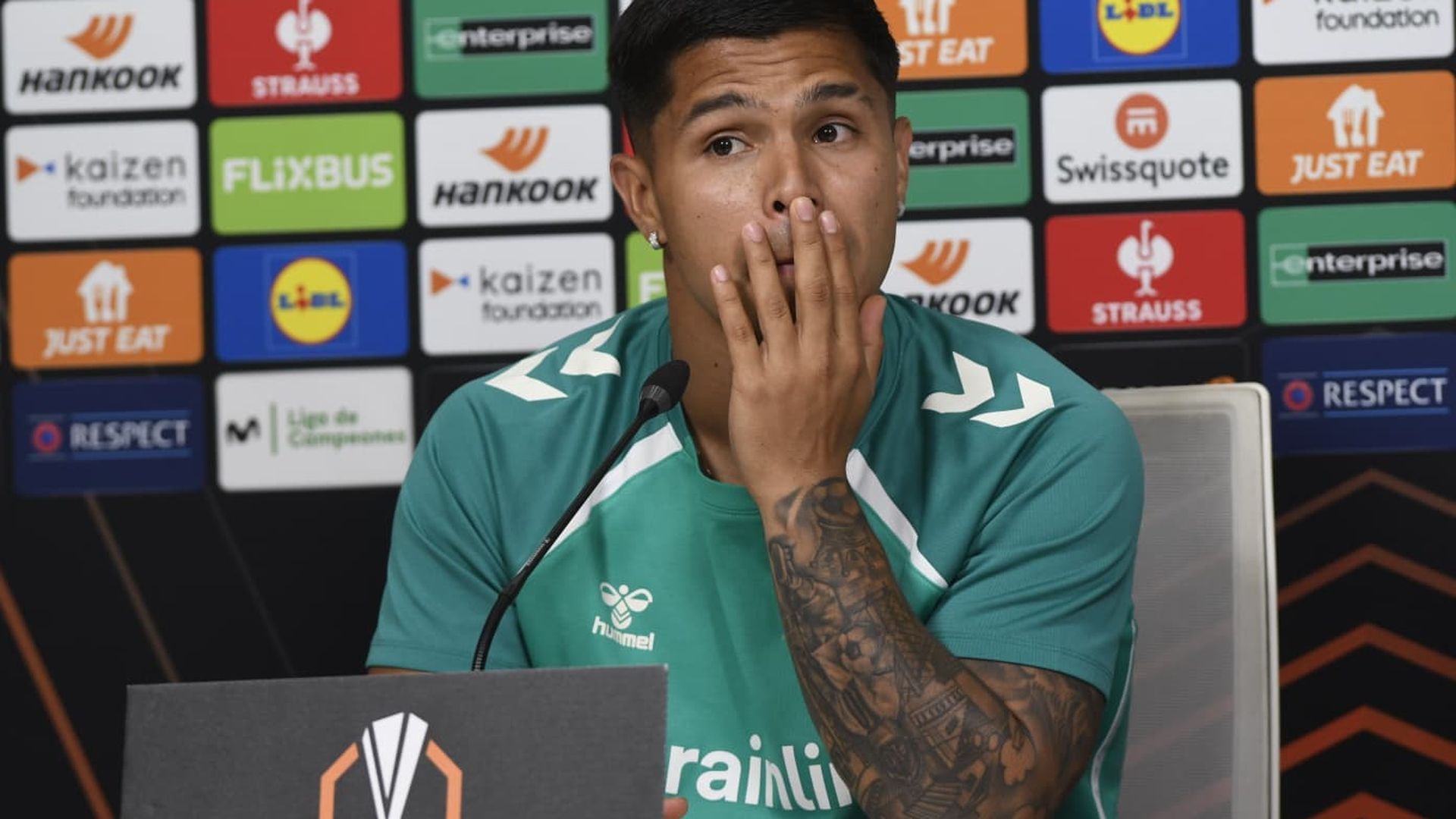 El Cucho Hernández, en sala de prensa