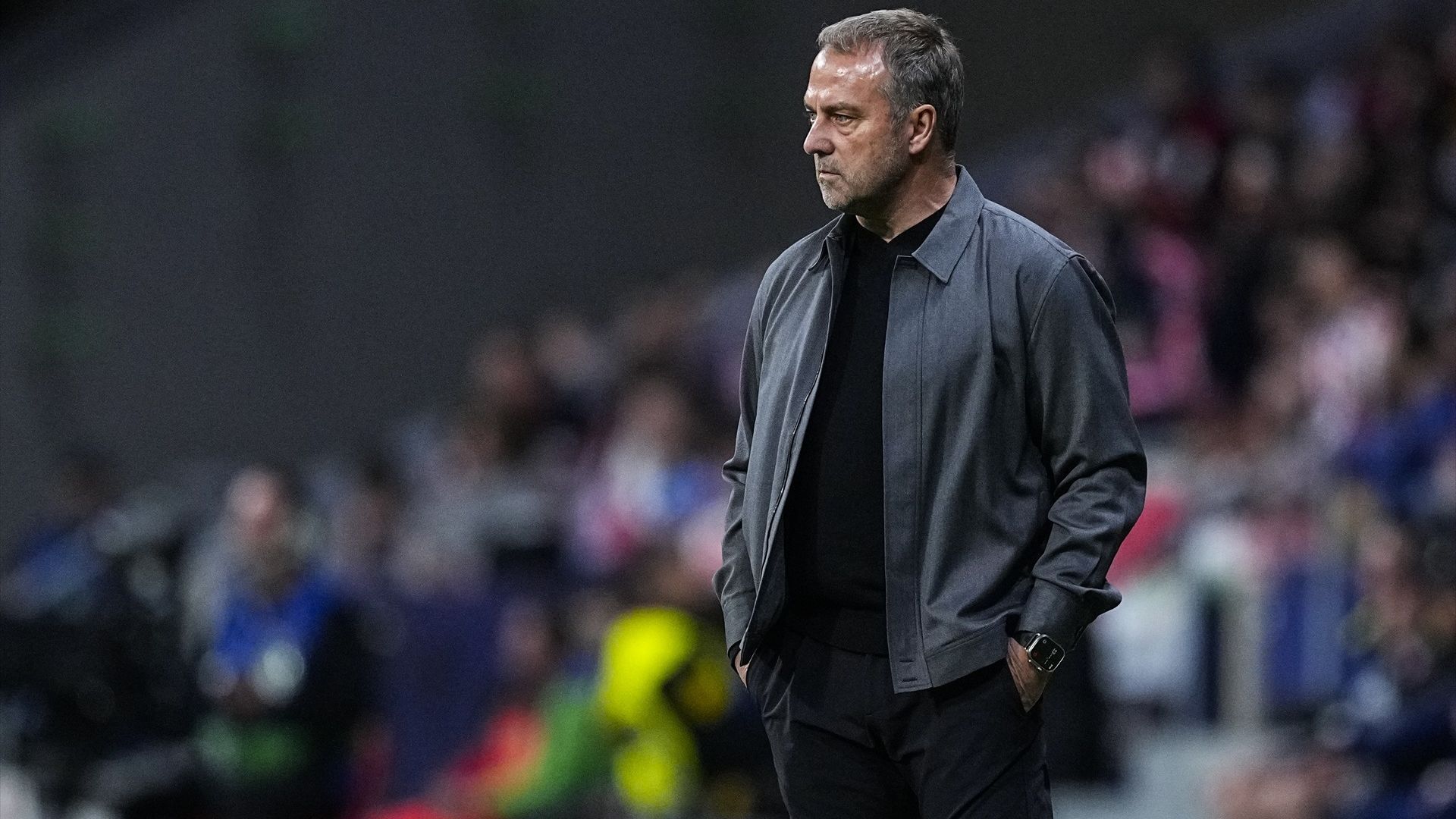 Hansi Flick, en el partido contra el Atlético de Madrid de Champions en el Metropolitano