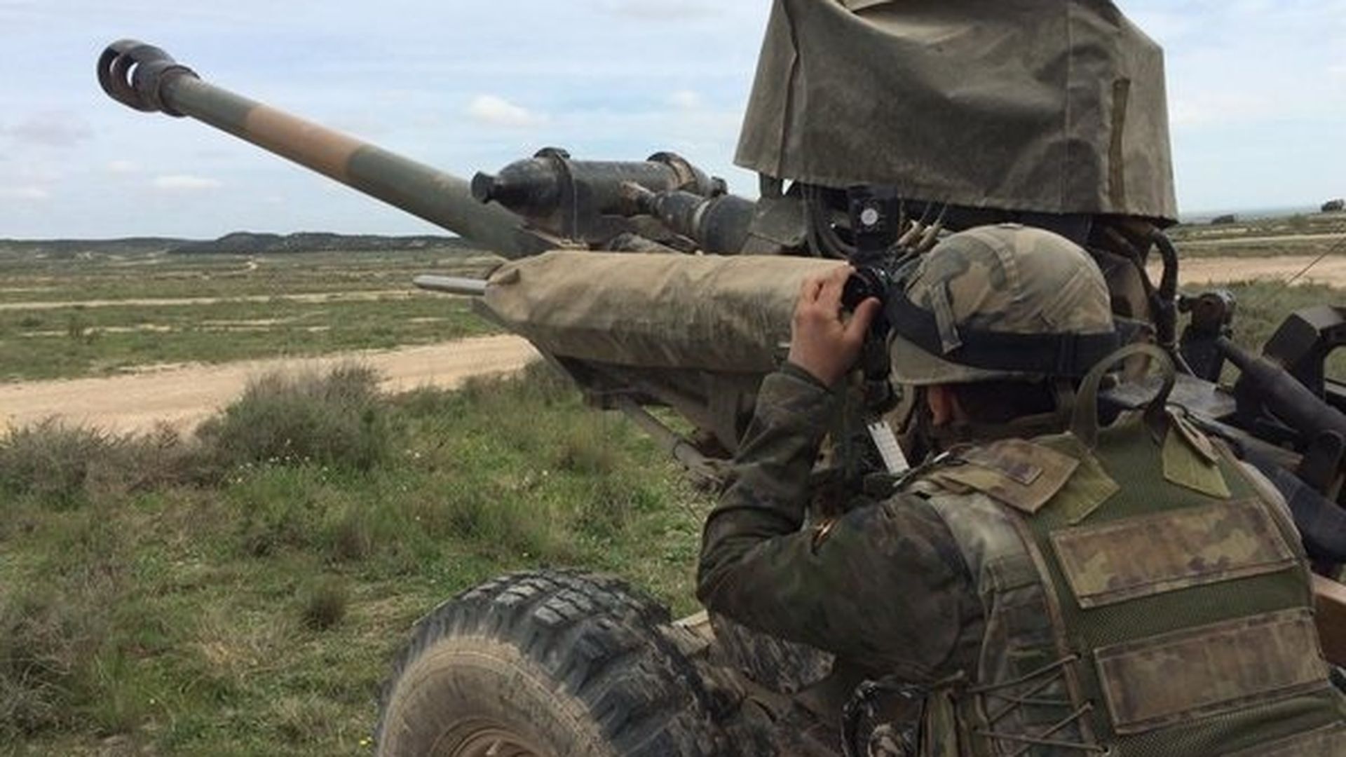 Heridos cuatro militares en Zaragoza por un accidente con un vehículo Heridos cuatro militares en Zaragoza por un accidente con un vehículo