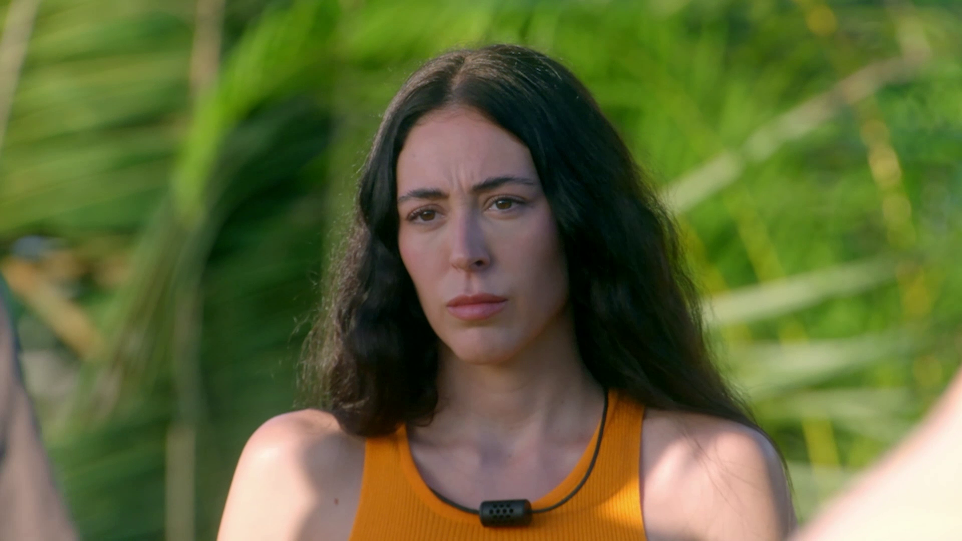 Julia le da su primera cita a Sergio, bajo la atenta mirada de Luis: "Sé que no lo está pasando bien"