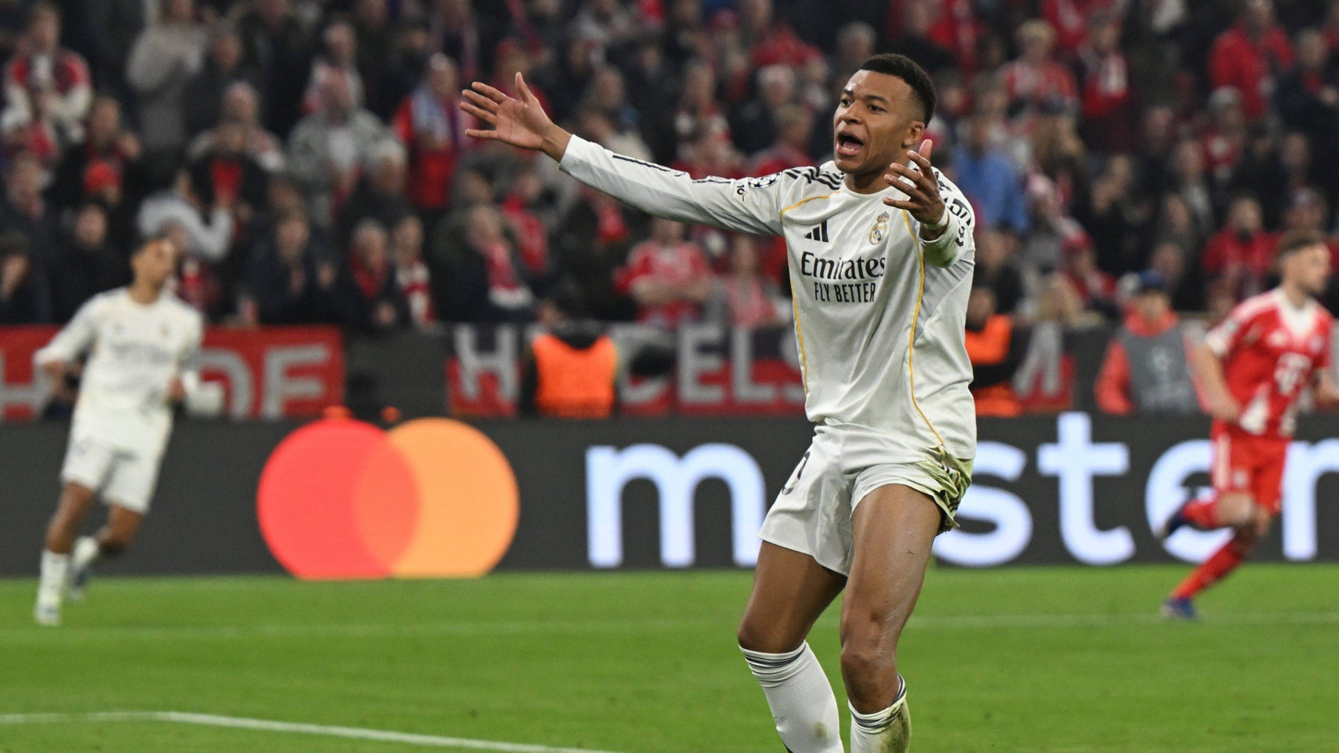 Mbappé se lamenta de una ocasión en el Bayern-Real Madrid Mbappé se lamenta de una ocasión en el Bayern-Real Madrid