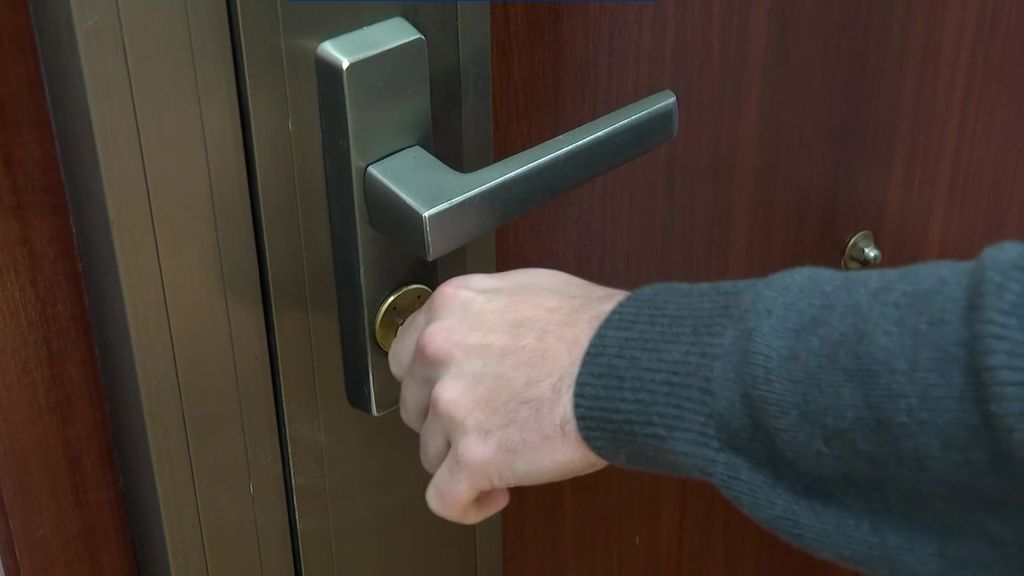 Se retrasa la edad a la que nos compramos la primera vivienda: "Comprar un piso con los sueldos que tenemos no me lo plantearía"