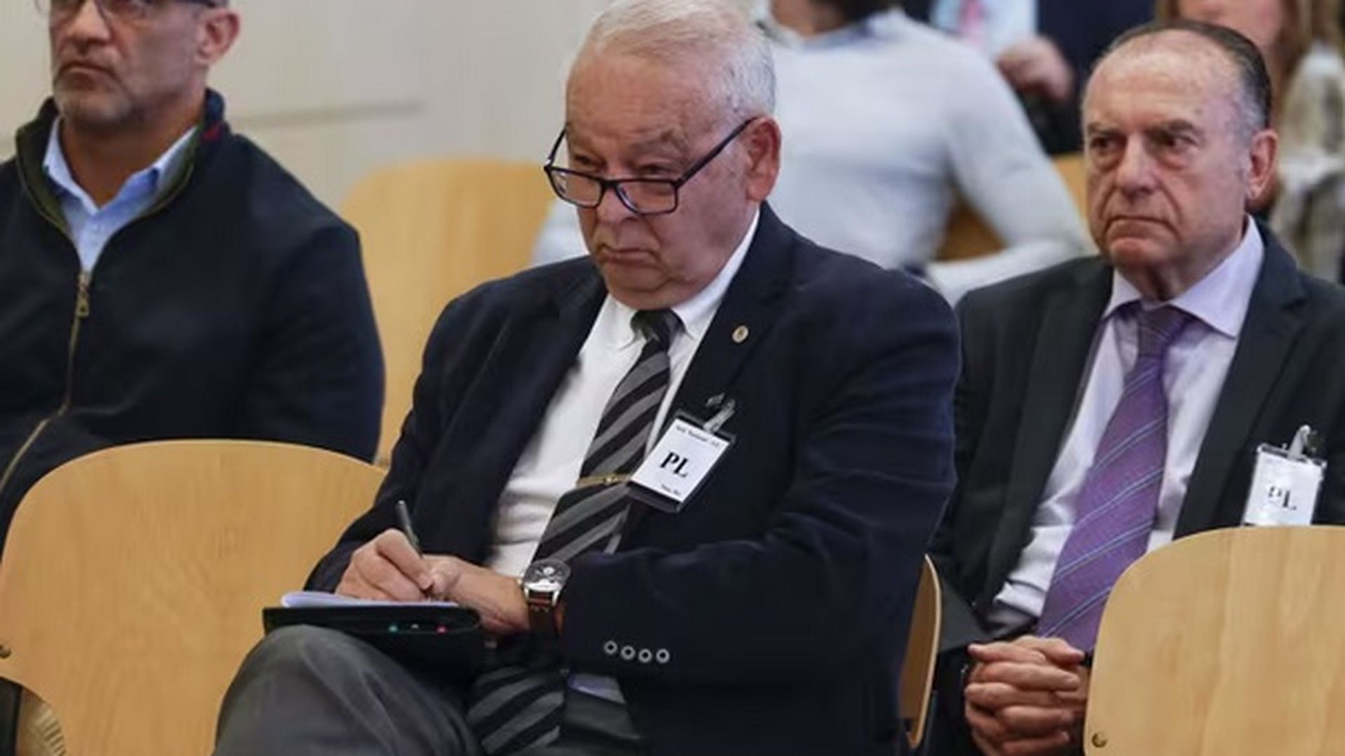 Un comisario admite seguimientos a la mujer de Luis Bárcenas por orden de la DAO en su declaración en el juicio sobre la 'Operación Kitchen'