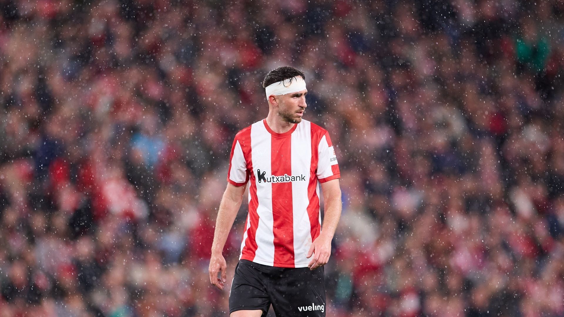 Un vendado Aymeric Laporte ante el Villarreal en San Mamés