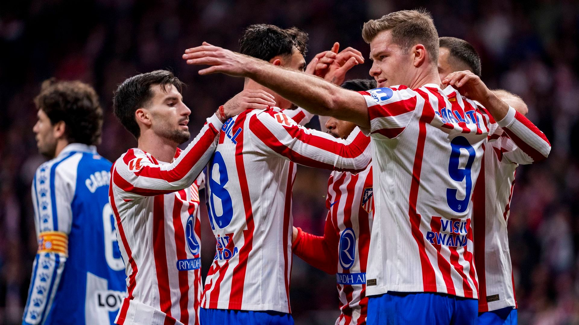 Alexander Sorloth y Álex Baena celebrando un gol con el Atlético