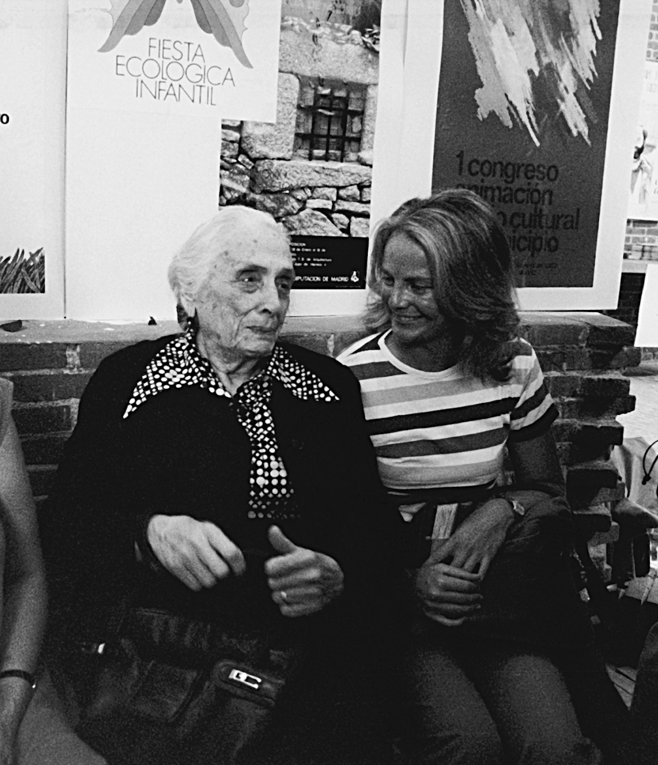 Carmen Díez de Rivera -en la foto, con La Pasionaria-, jugó un papel determinante en la legalización del Partido Comunista.