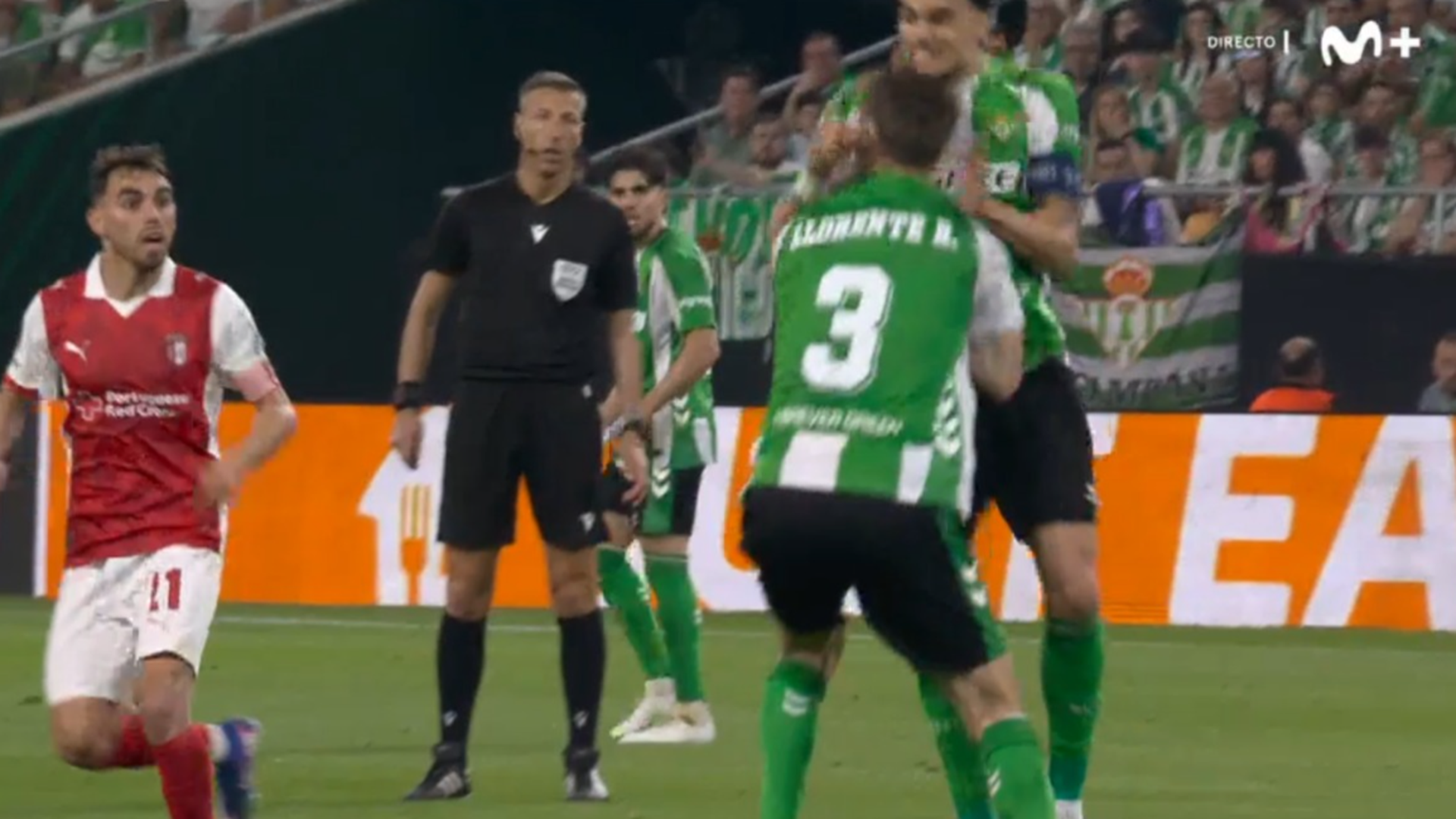 El golpe de Llorente con Marc Bartra