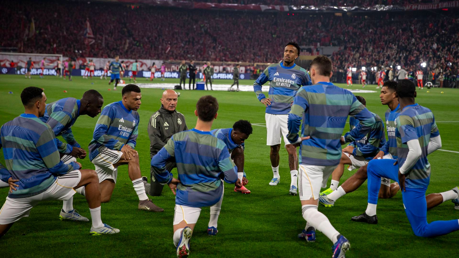 El Real Madrid en el calentamiento contra el Bayern El Real Madrid en el calentamiento contra el Bayern