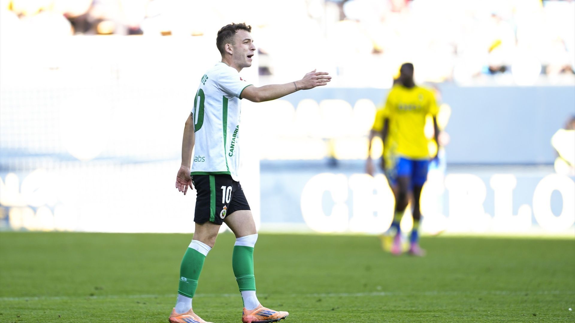 Iñigo Vicente corta el bacalao con el Racing en Segunda División